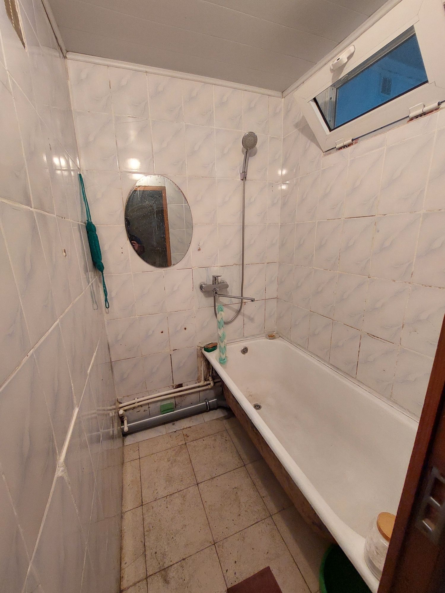 Kora kamish 2/1 da 4/1/4 balkon remont yaxshi srochna sotiadi