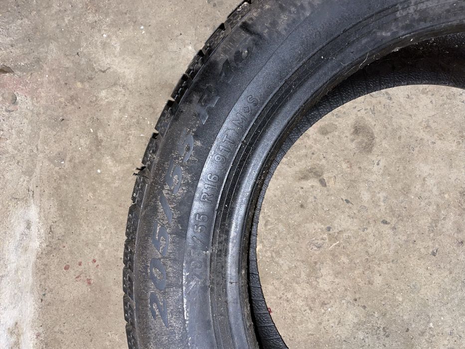 Vând volan audi A4 & două cauciucuri noi 205/55/R16 & 215/55/R16