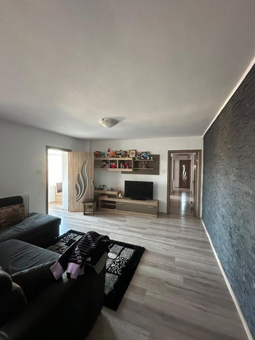 Inchiriez Apartament 4 Camere Cartier 11 Iunie (Al. Sf. Nicolae)