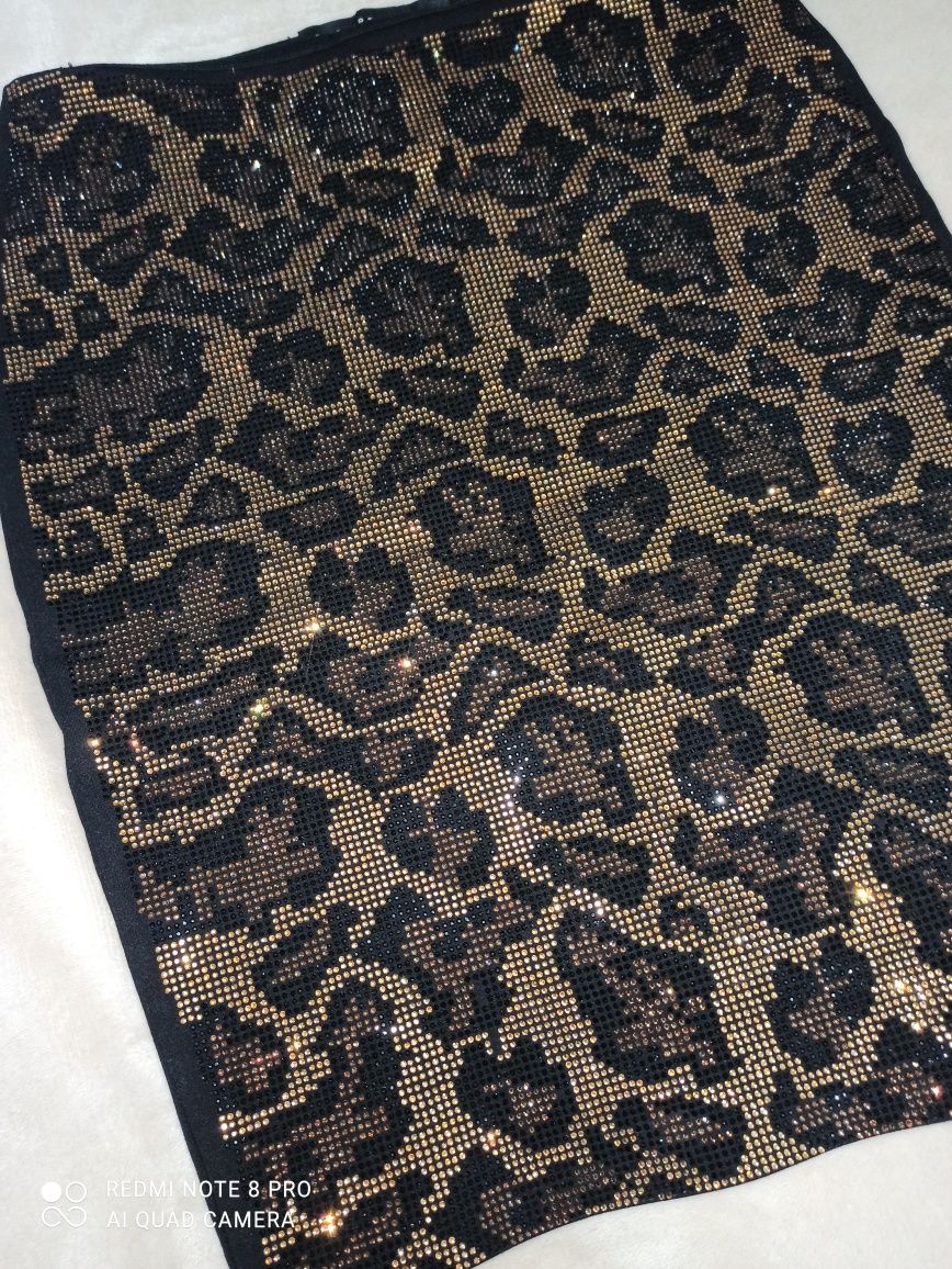 Очень красивая леопардовая юбка со стразами 42р