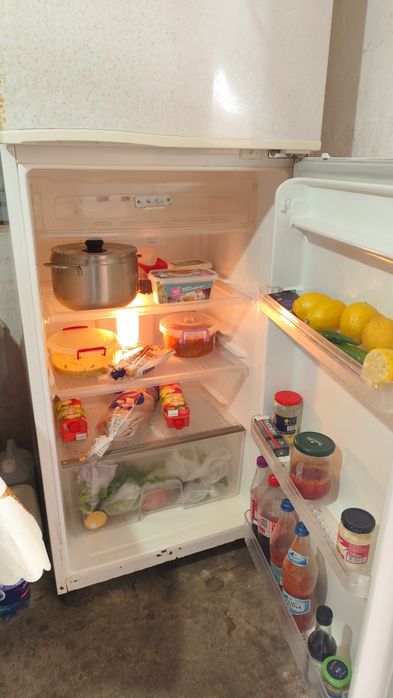 Vând frigider Daewoo