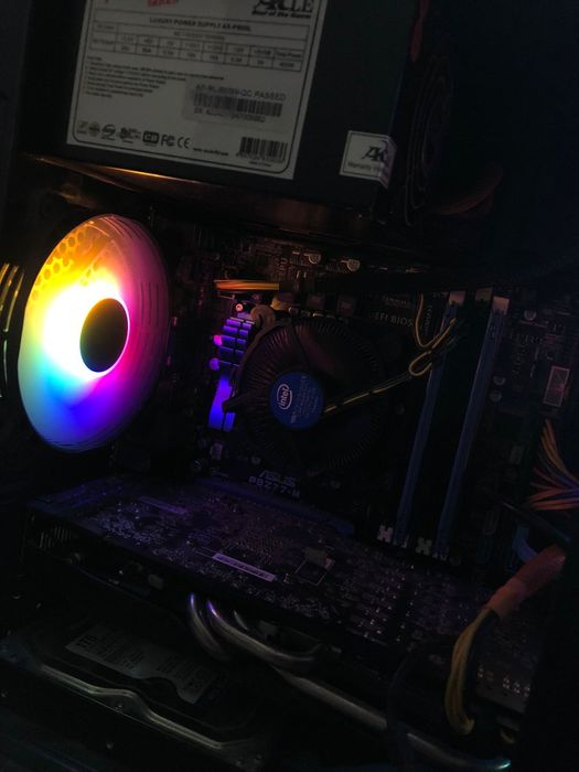 Vând calculator, monitor, mous, tastatura și mous pad