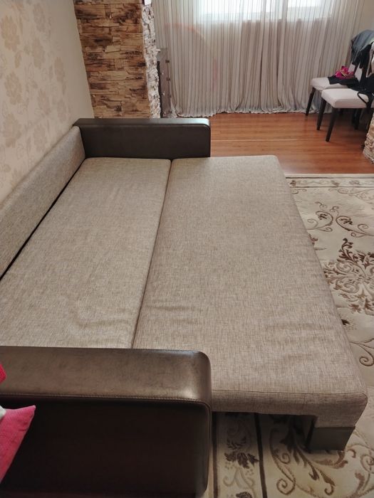 Диван с одним креслом