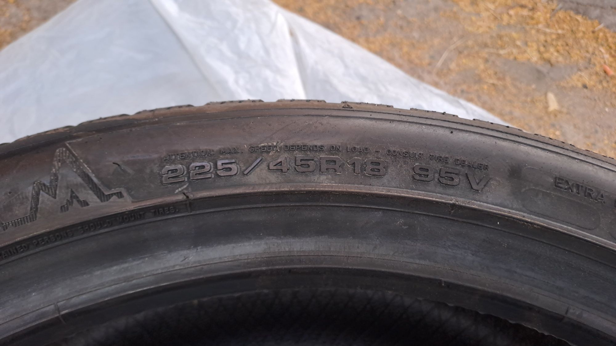 1бр. Нова 225/45/18 Dunlop Winter Sport 5
