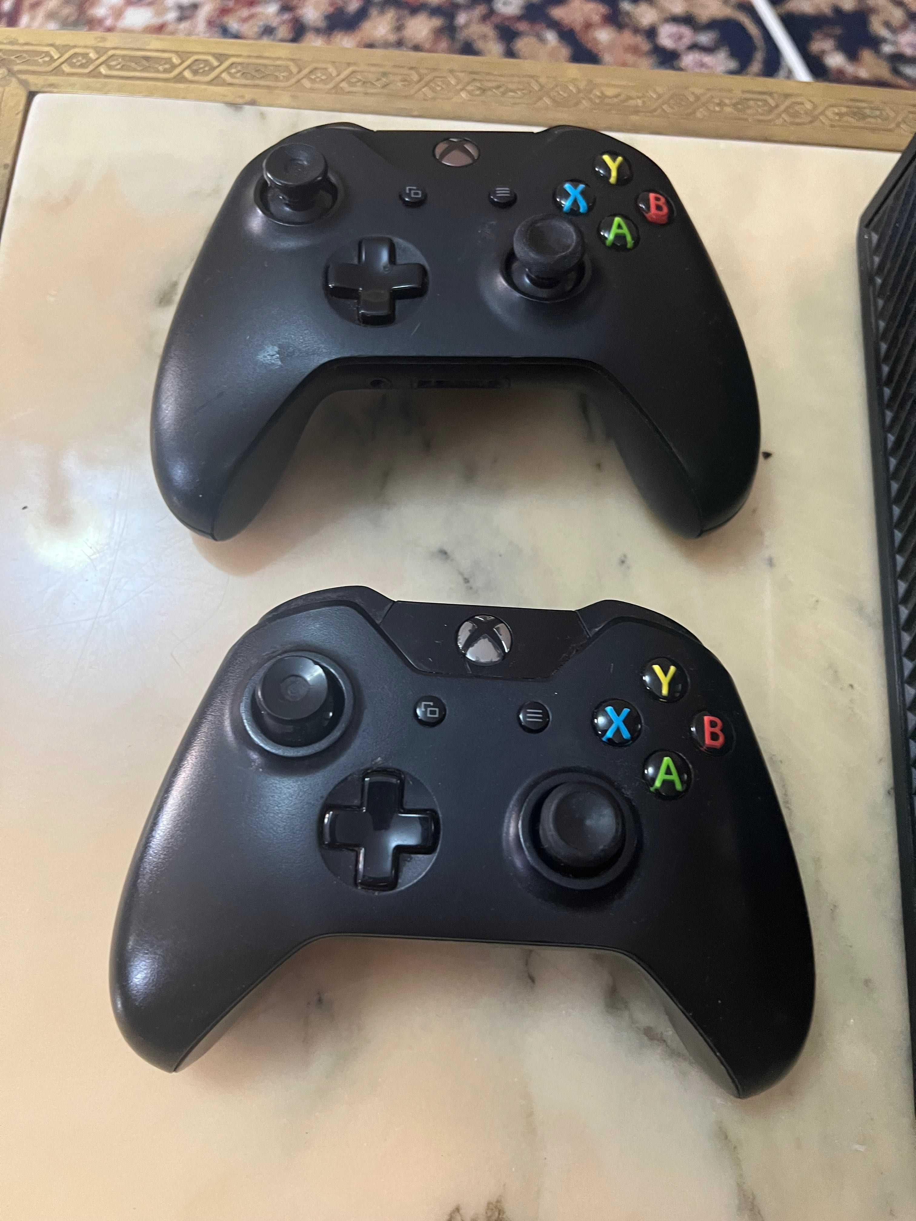 Xbox one Cu 2 Controlere