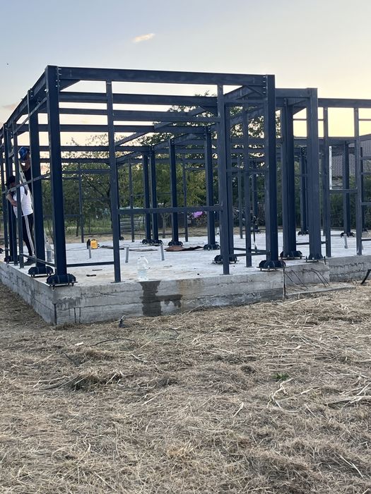 Vând Hale confecționate pe comandă la cererea clientului