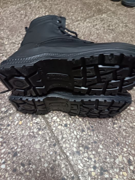 Обувки кубинки N 44 100лв цвят черен