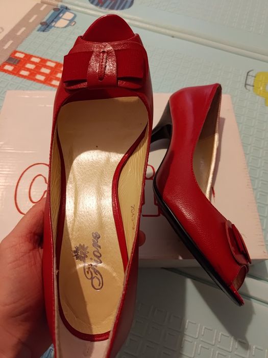 Pantofi eleganți