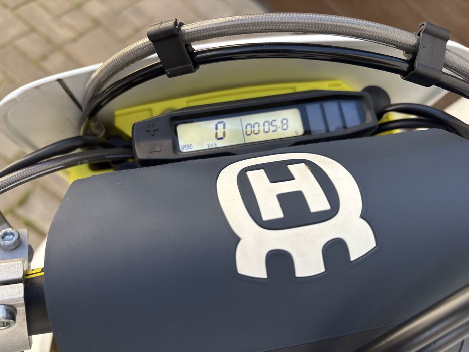Motocicleta Husqvarna FE 350 2024 5 ore de functionare