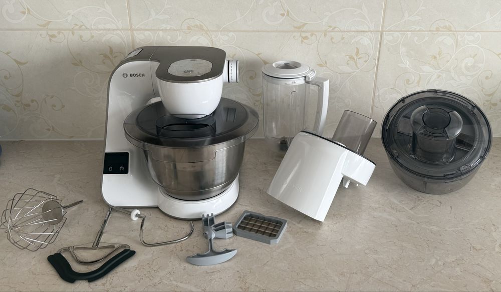 Кухонный комбайн Bosch MUM5X72 в отличном состоянии