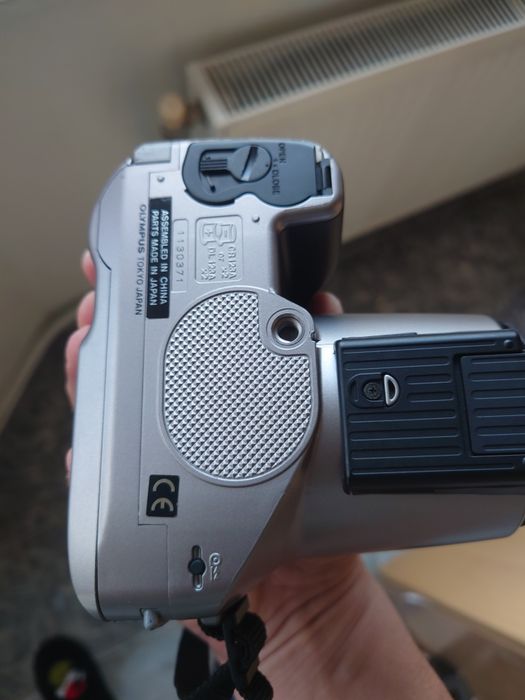 Compact Olympus IS200