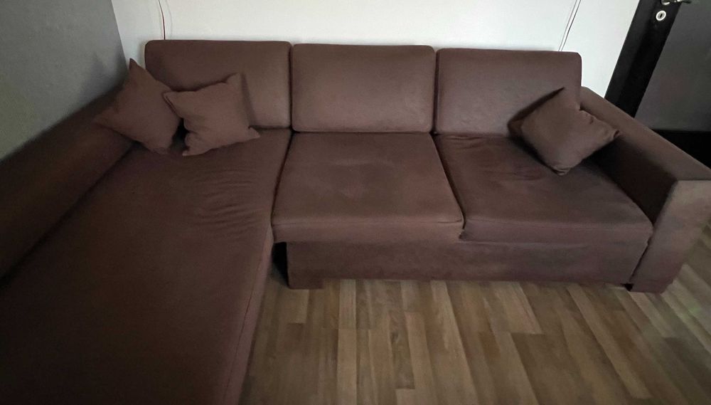Подарявам ъглов диван с лежанка
