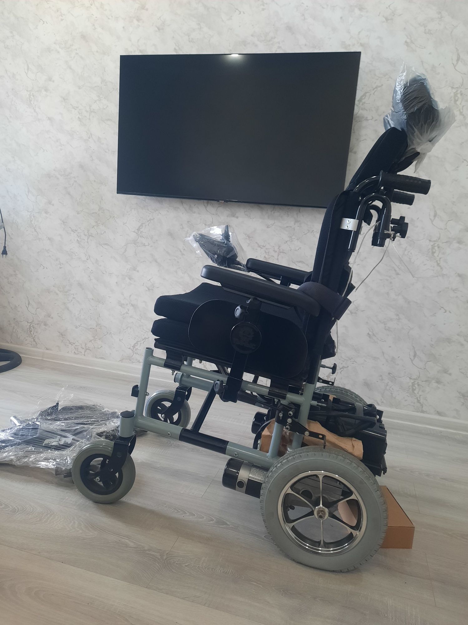 Инвалидная коляска с элекроприводной