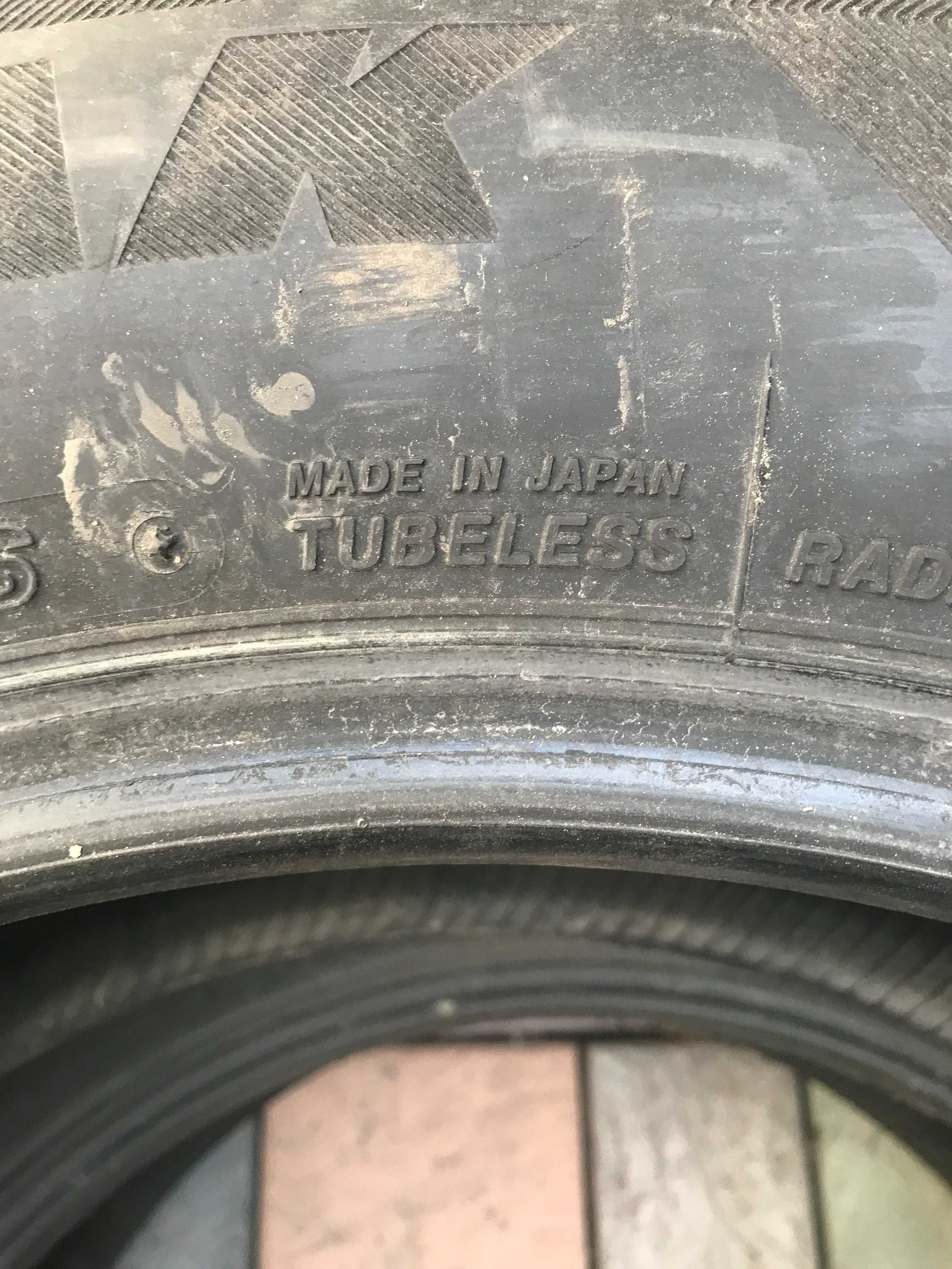 2 шины Bridgestone 225/65/R17. Зима