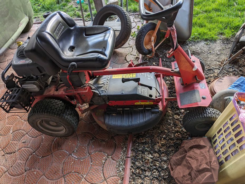 Tractoras pt tuns gazonul Snapper rer 100