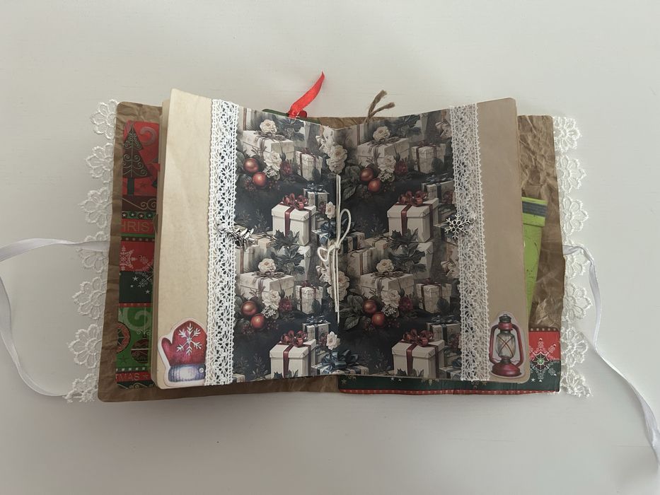 Продавам ръчно направени коледни скрапбук тефтери