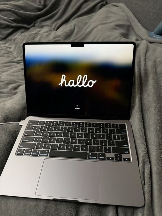 Продам Macbook Air M2 14” 16/256