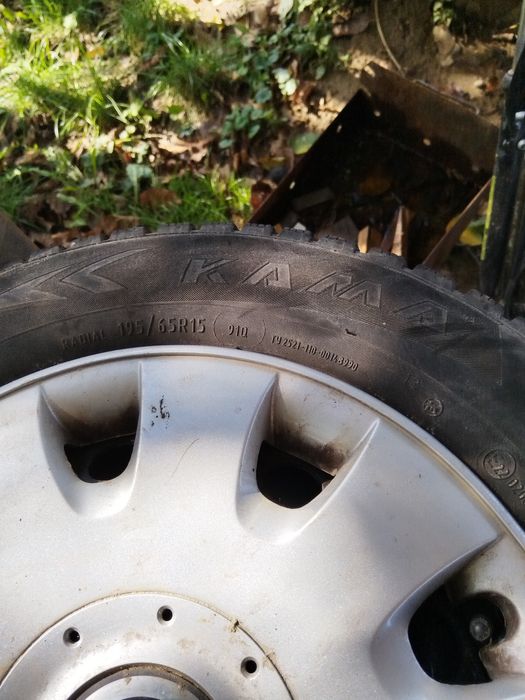 Cauciucuri cu jante și capace originale iarna 195/65/15