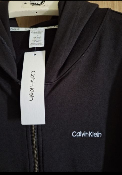 Calvin klein суичер чисто нов