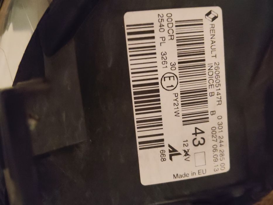Far stânga cu xenon adaptiv megan 3