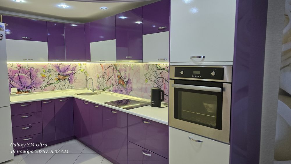 Продам кухонный гарнитур с техникой