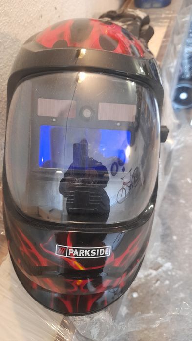 Продавам електронна маска за заваряване