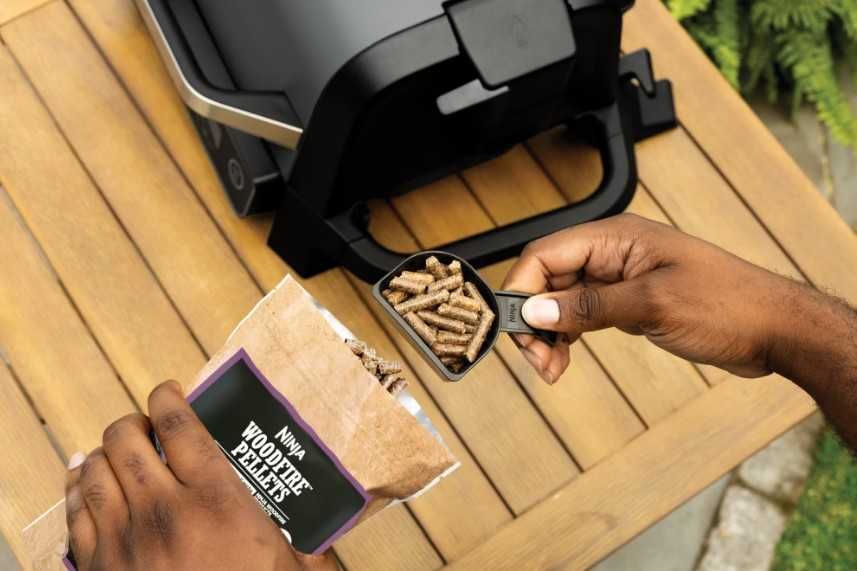 Gratar si afumator electric Ninja Woodfire, 2400w - cu Garantie