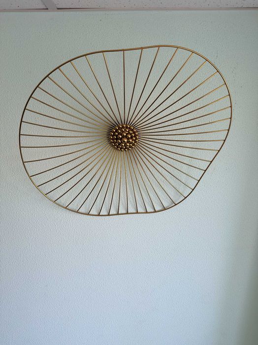 Decoratiuni agatate pe perete