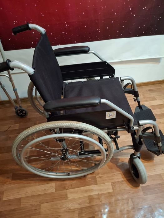 Продам инвалидную коляску