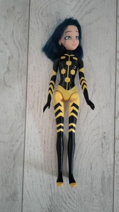 Păpuși Cry Baby și Barbie