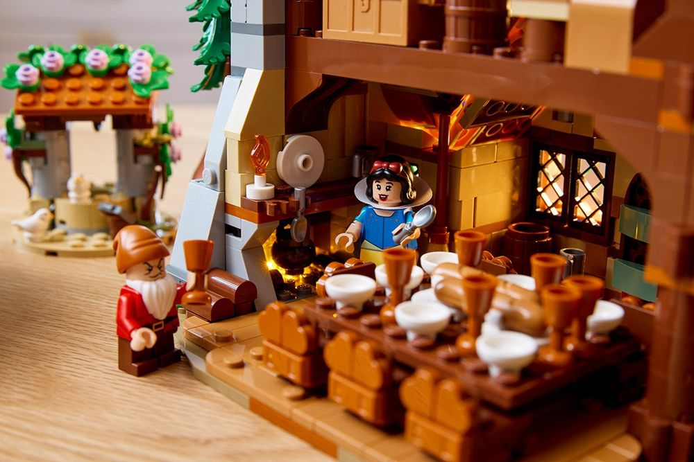 Lego 43242 Къщурката на Снежанка и седемте джуджета