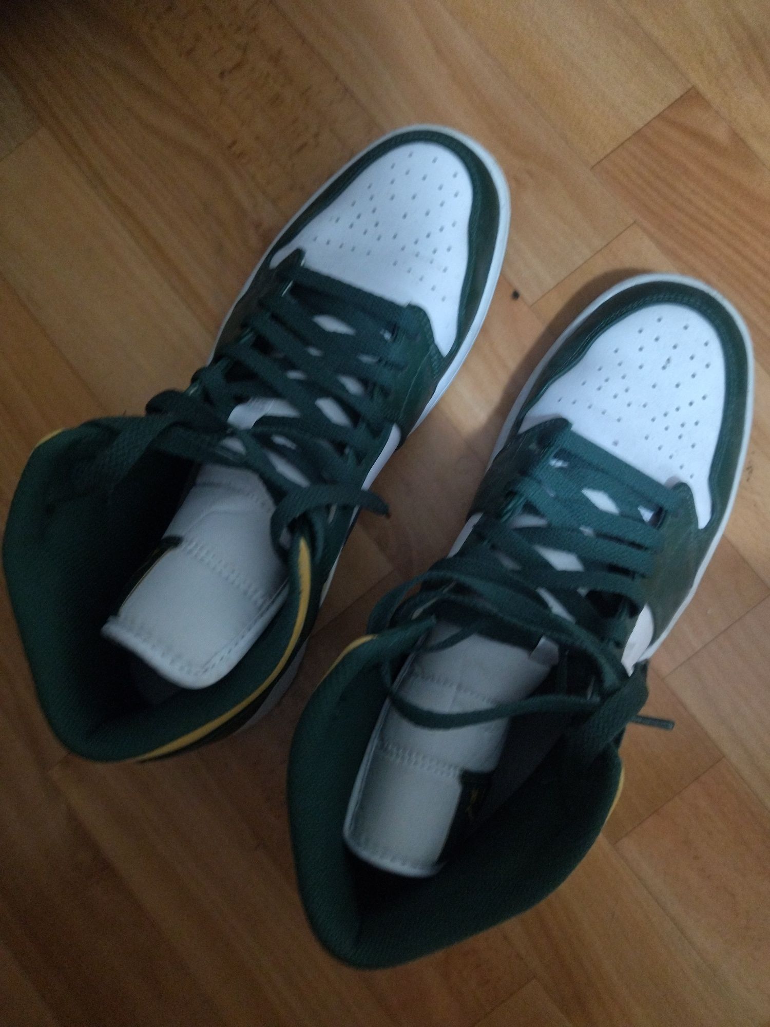 Nike Air Jordan 1 Mid кецове (чисто нови)