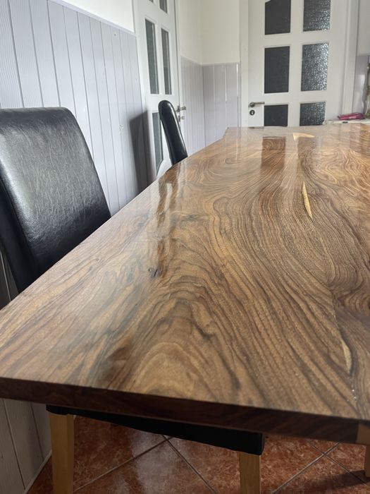 Mese lemn masiv de nuc