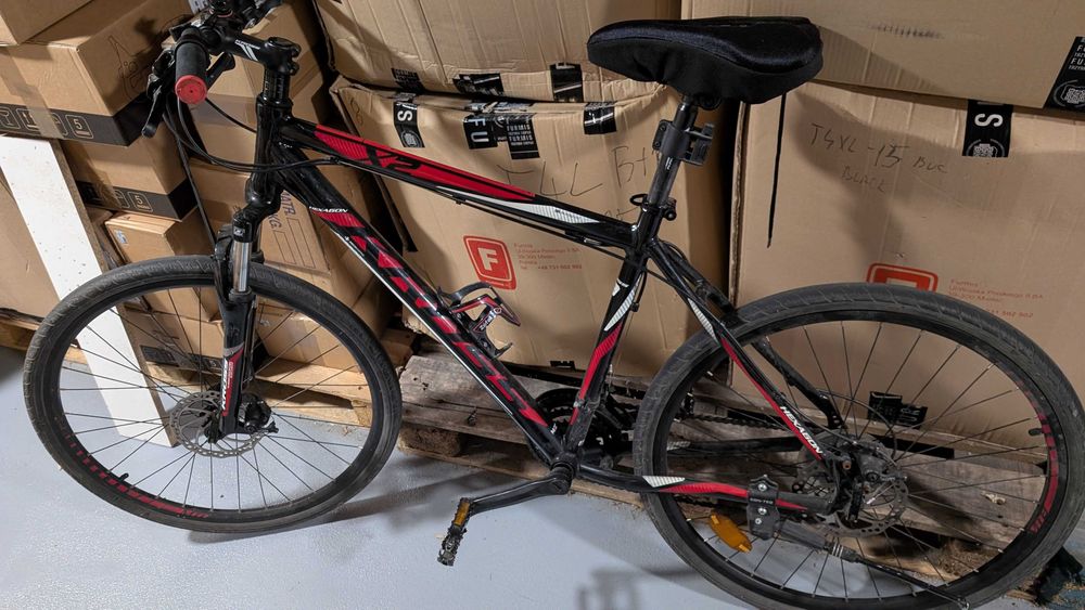 Bicicletă MTB Kross Hexagon 26” – negru/roșu, frâne disc, stare bună