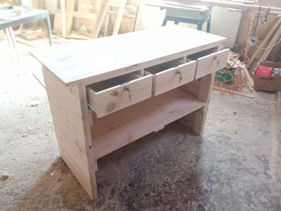 Търговска щанд маса с чекмеджета