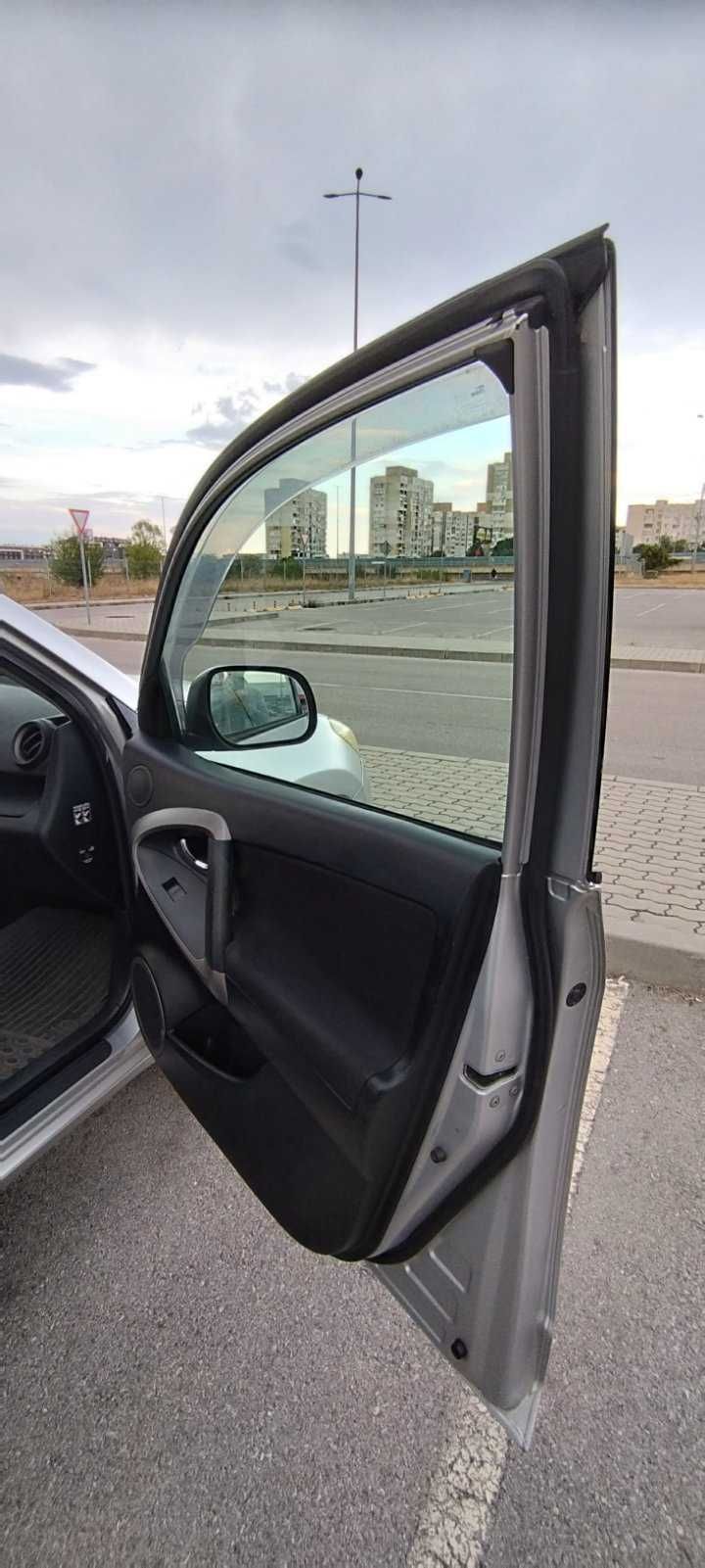 TOYOTA RAV4 III, 2. 0 Petrol 5D AUT Executive от 2006-та