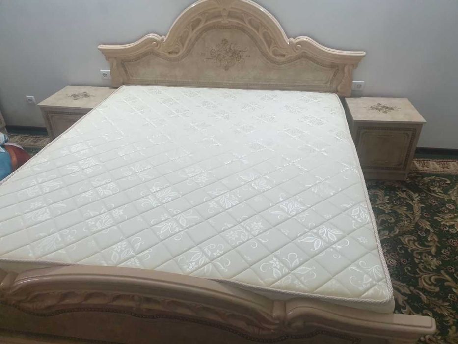 Кровать с матрасом