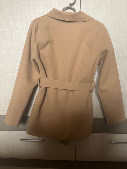 Бежово преходно палто