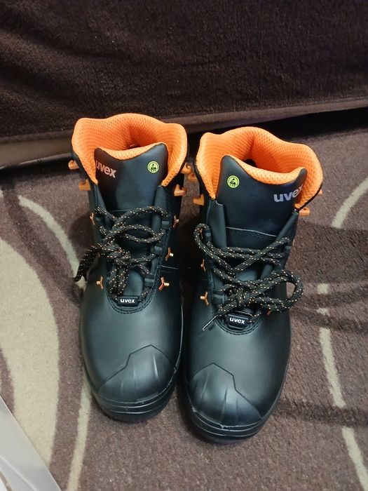 Работни обувки UVEX