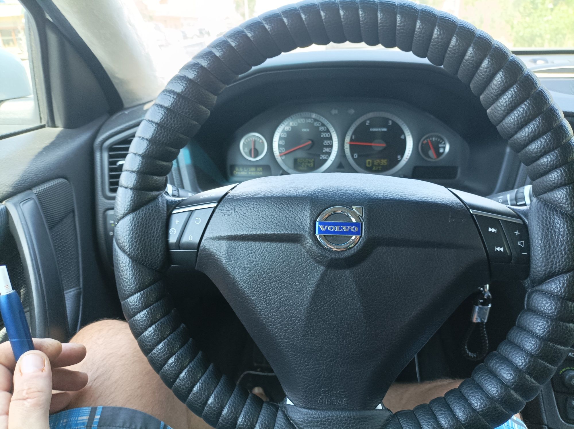 Продавам Volvo V70