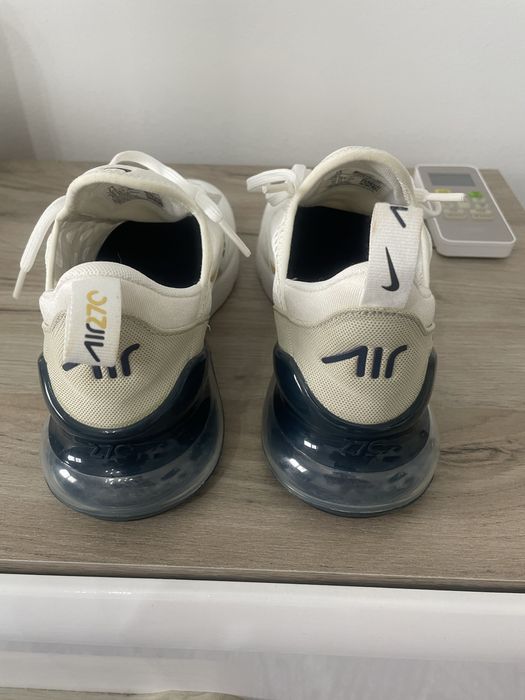 Vand adidasi nike 270