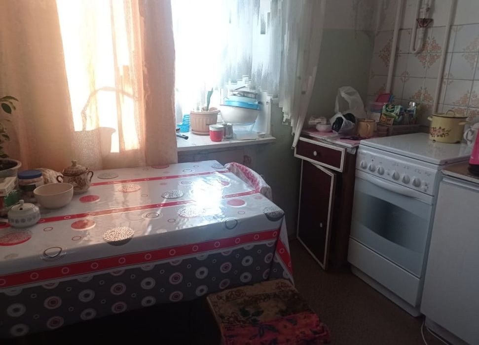 Сдам 3 комнатную на Росинке 100000