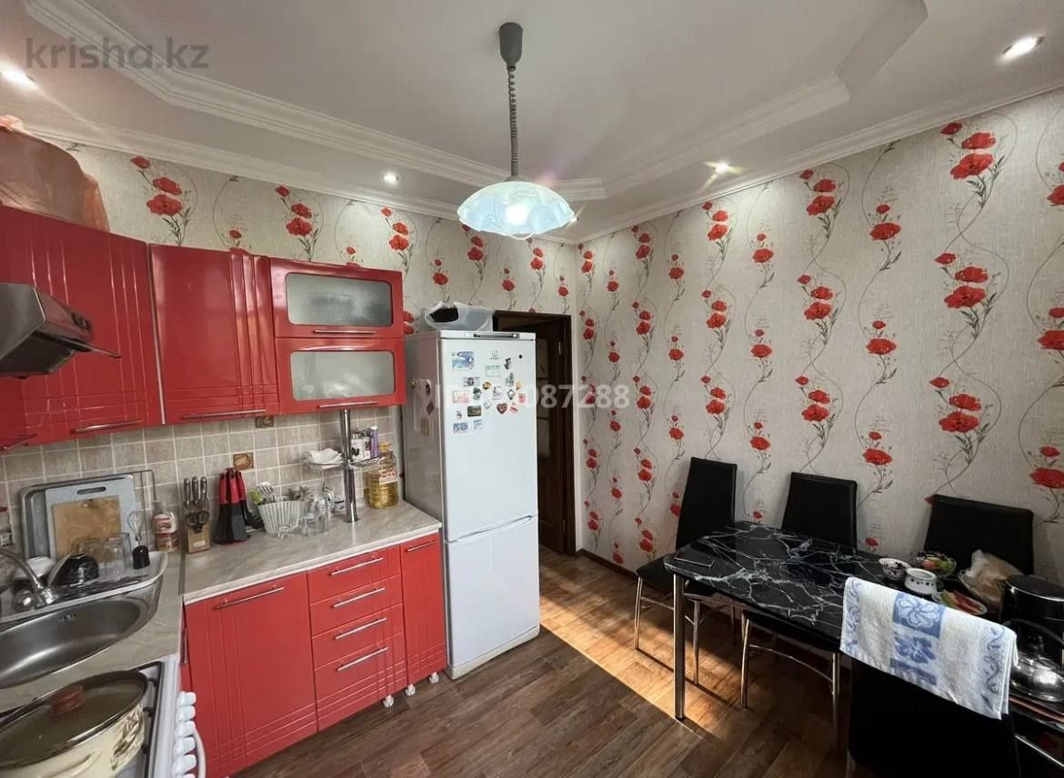 Срочно! Продается 2х комн квартира  в центре г.Абай!