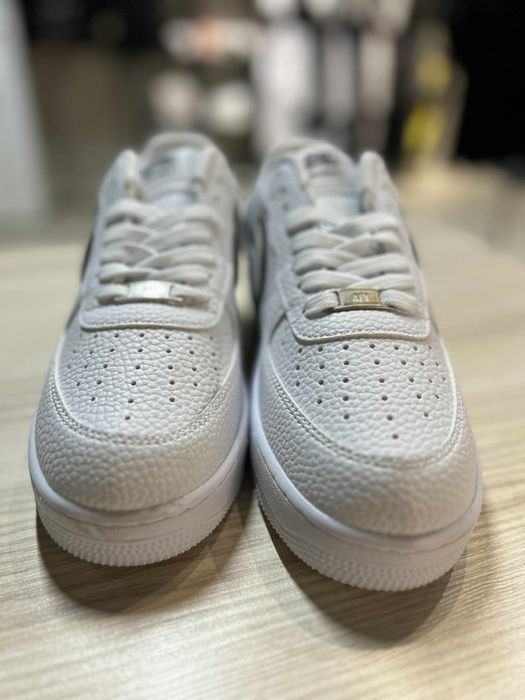 Adidasi Nike airforce 1.