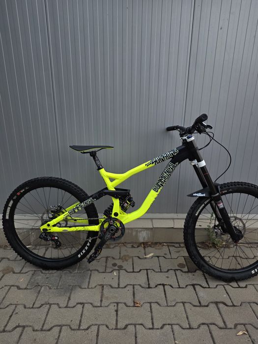 Продавам commencal v3 supreme dh