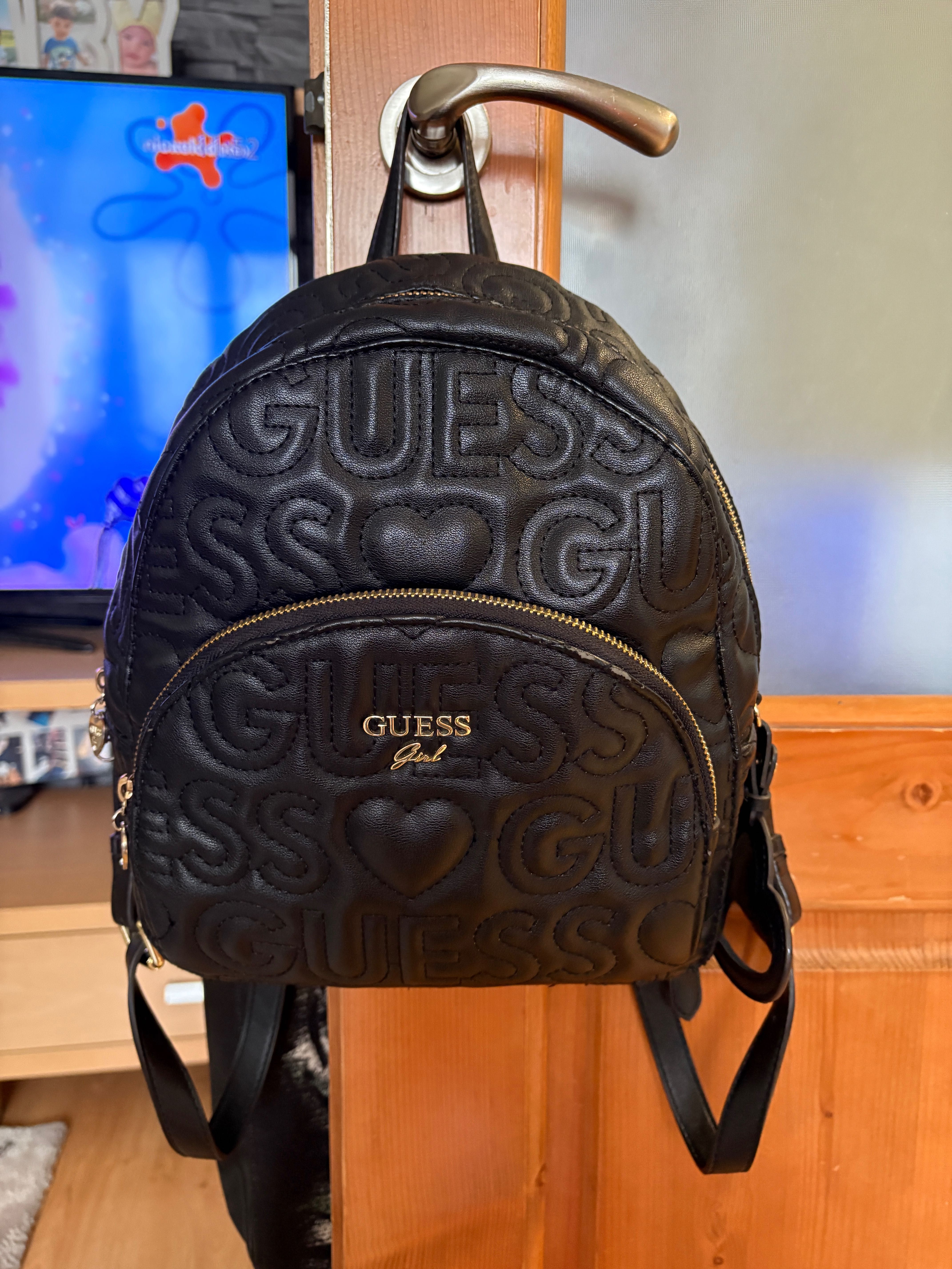 Дамска раница Guess