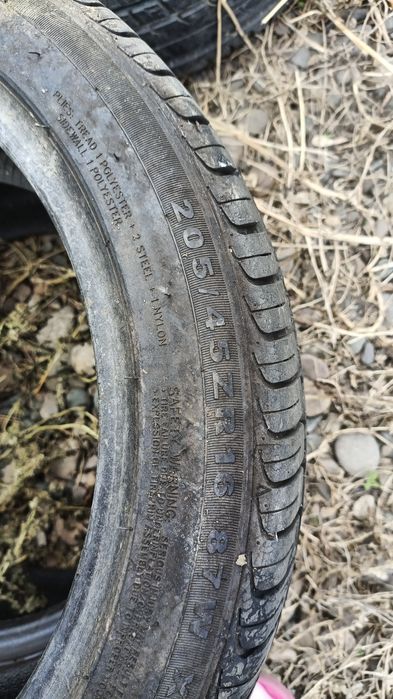 Продам 2 шины срочно