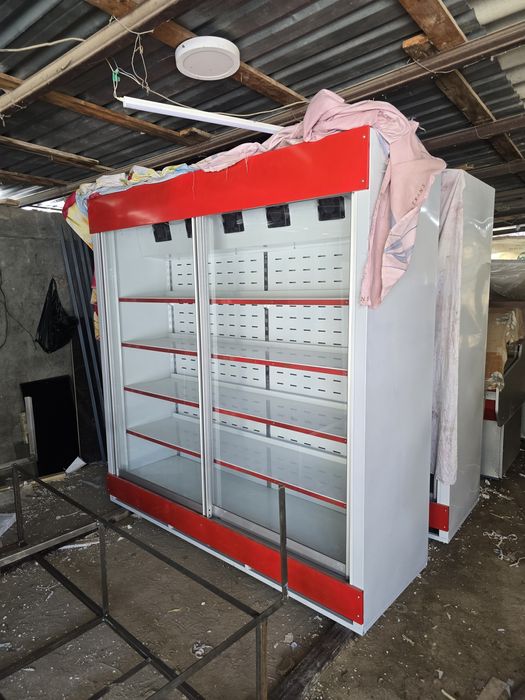 Халаделник витрина