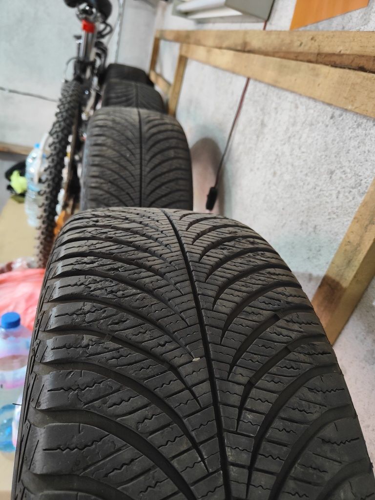 4 бр. всесезонни гуми Goodyear Vector 4S 215/50  R17