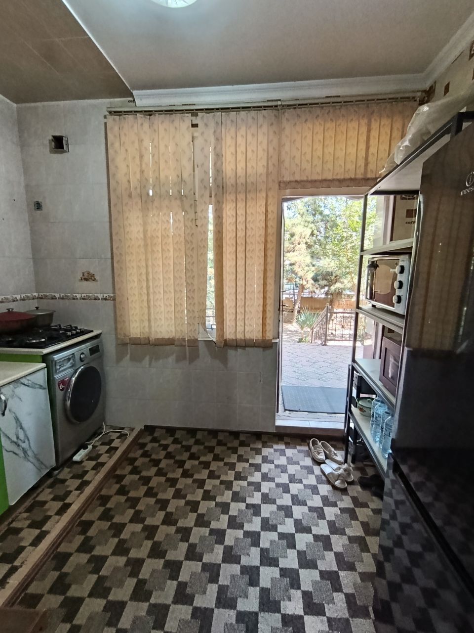 Продаю 2-х комнатную квартиру на Сергели 6, 2 с/у, лифтовая